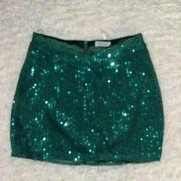 Beginning Boutique Dresses & Skirts - NWT Beginning Boutique Women Green/Teal Casual Skirt 8 Sequin V Waist